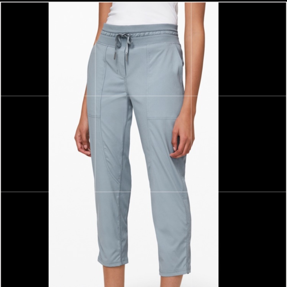 Lululemon studio Capri pants